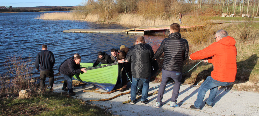 Rampen i brug ved optagning af vinterbåd